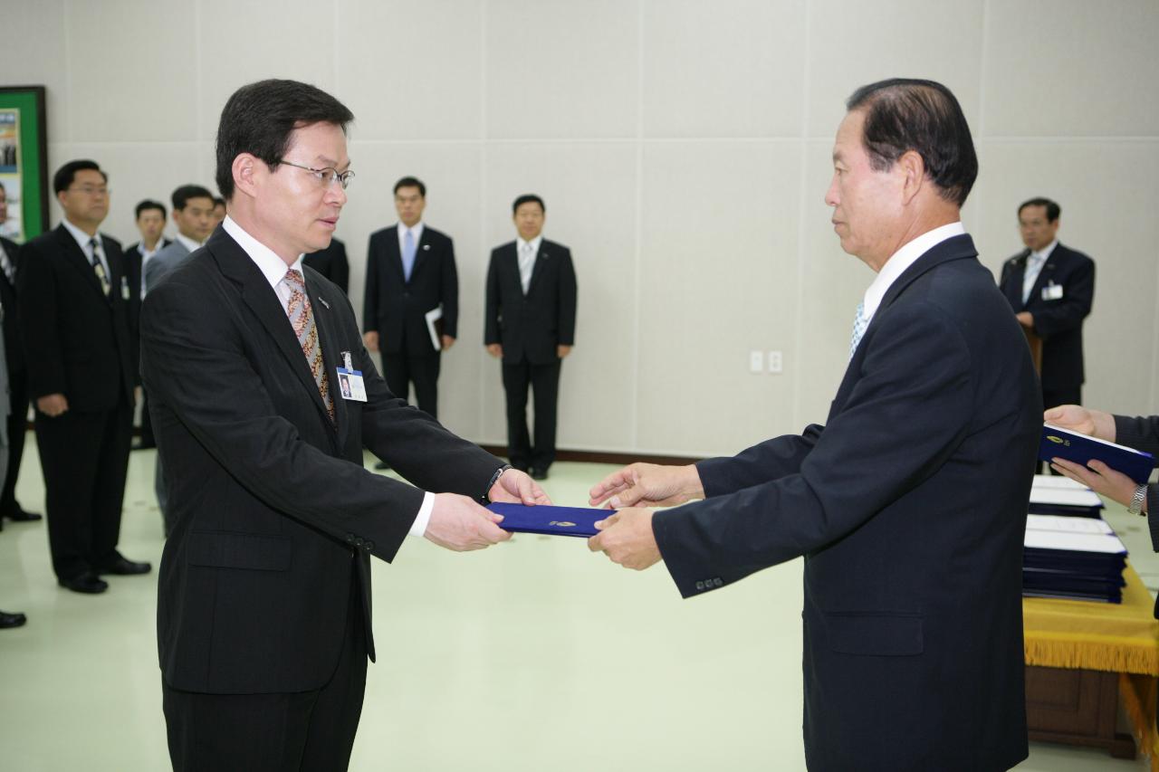 사령장을 교부하시는 문동신 시장님8