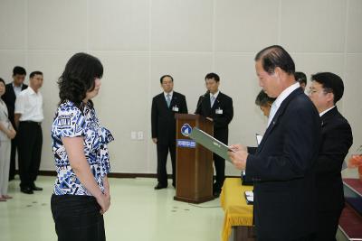 사령장을 교부하시는 문동신 시장님17