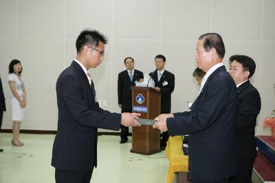 사령장을 교부하시는 문동신 시장님2