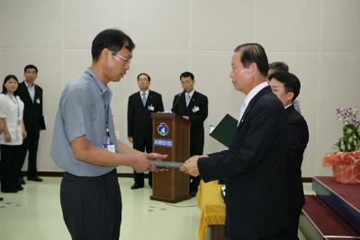 사령장을 교부하시는 문동신 시장님9