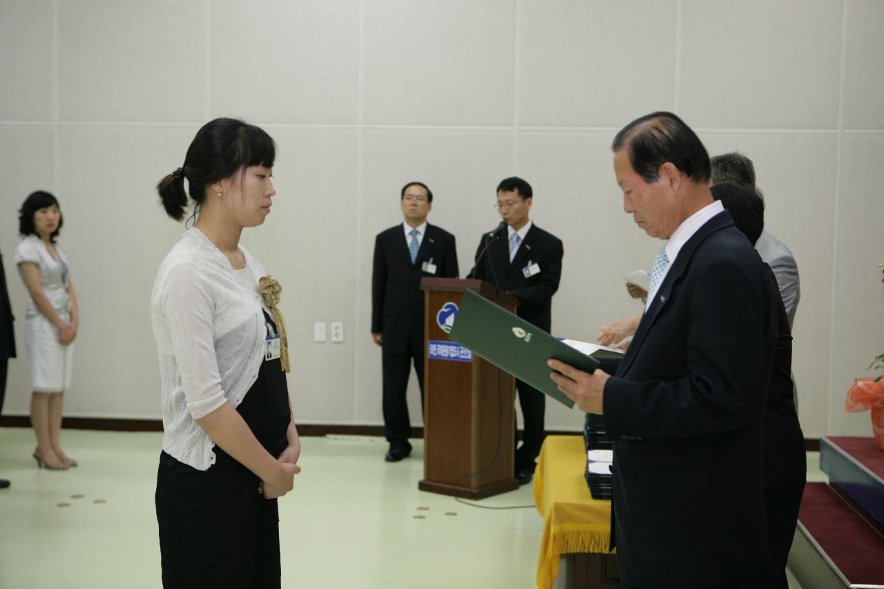 사령장을 교부하시는 문동신 시장님4