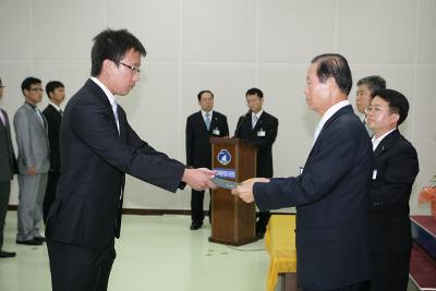 사령장을 교부하시는 문동신 시장님8