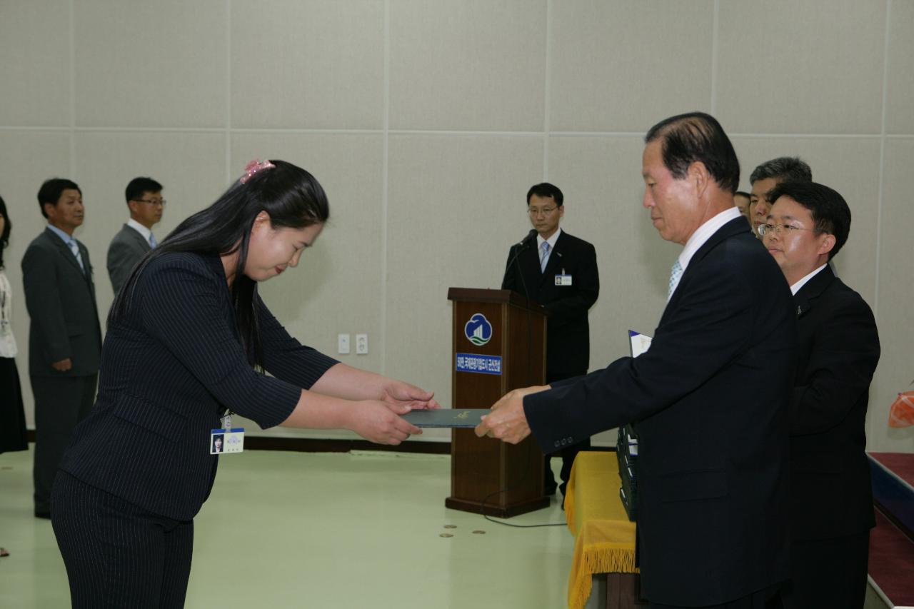 사령장을 교부하시는 문동신 시장님7