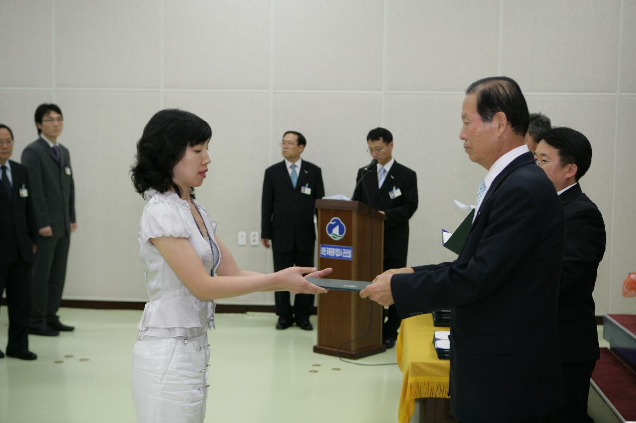 사령장을 교부하시는 문동신 시장님11