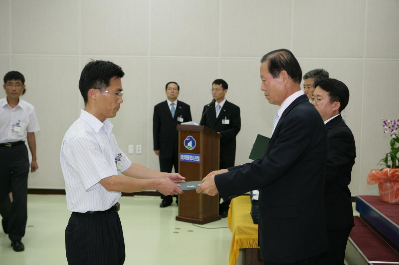 사령장을 교부하시는 문동신 시장님17