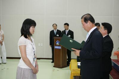 사령장을 교부하시는 문동신 시장님5