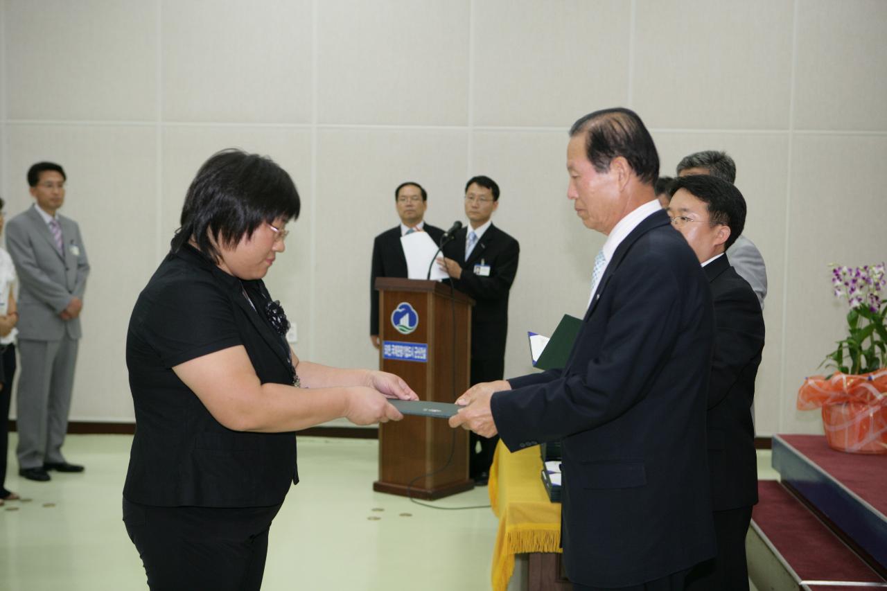 사령장을 교부하시는 문동신 시장님6