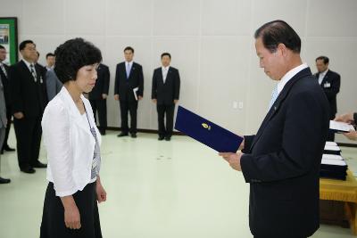 사령장을 교부하시는 문동신 시장님9