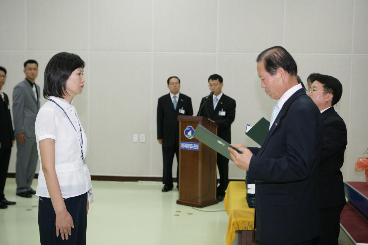 사령장을 교부하시는 문동신 시장님15