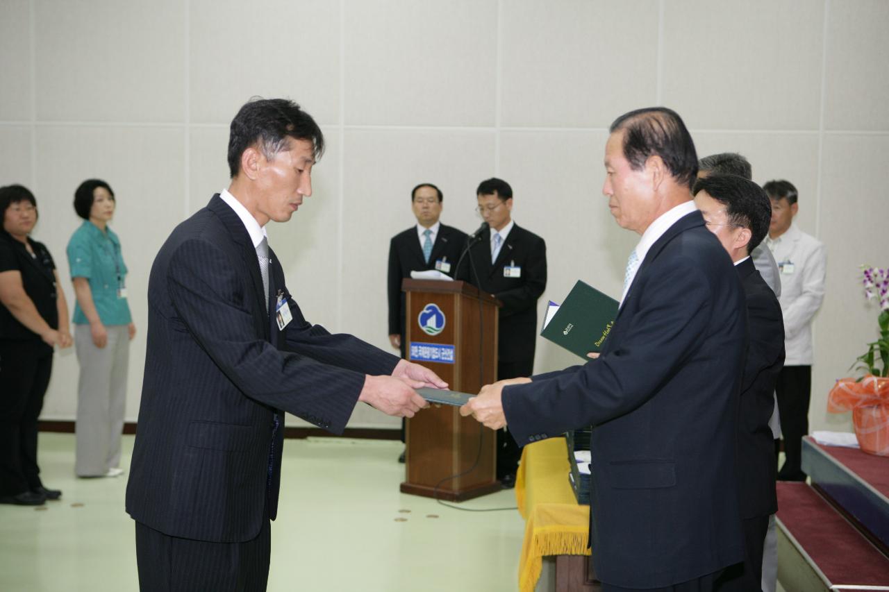 사령장을 교부하시는 문동신 시장님14