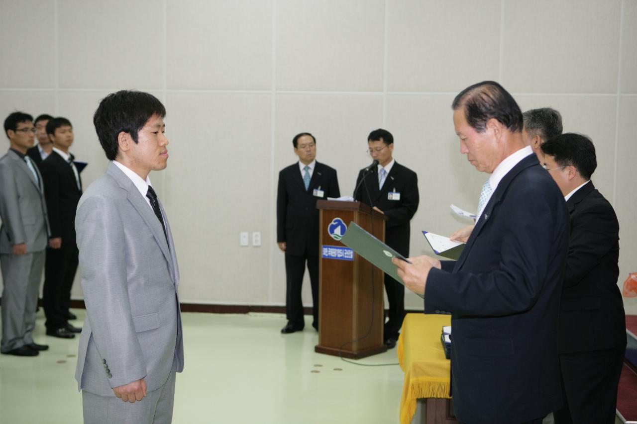 사령장을 교부하시는 문동신 시장님11