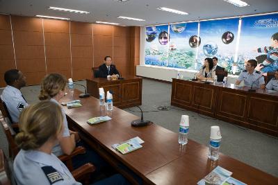 미공군 사관생도 군산방문 환영회모임을 갖고있는 회장 안 모습3