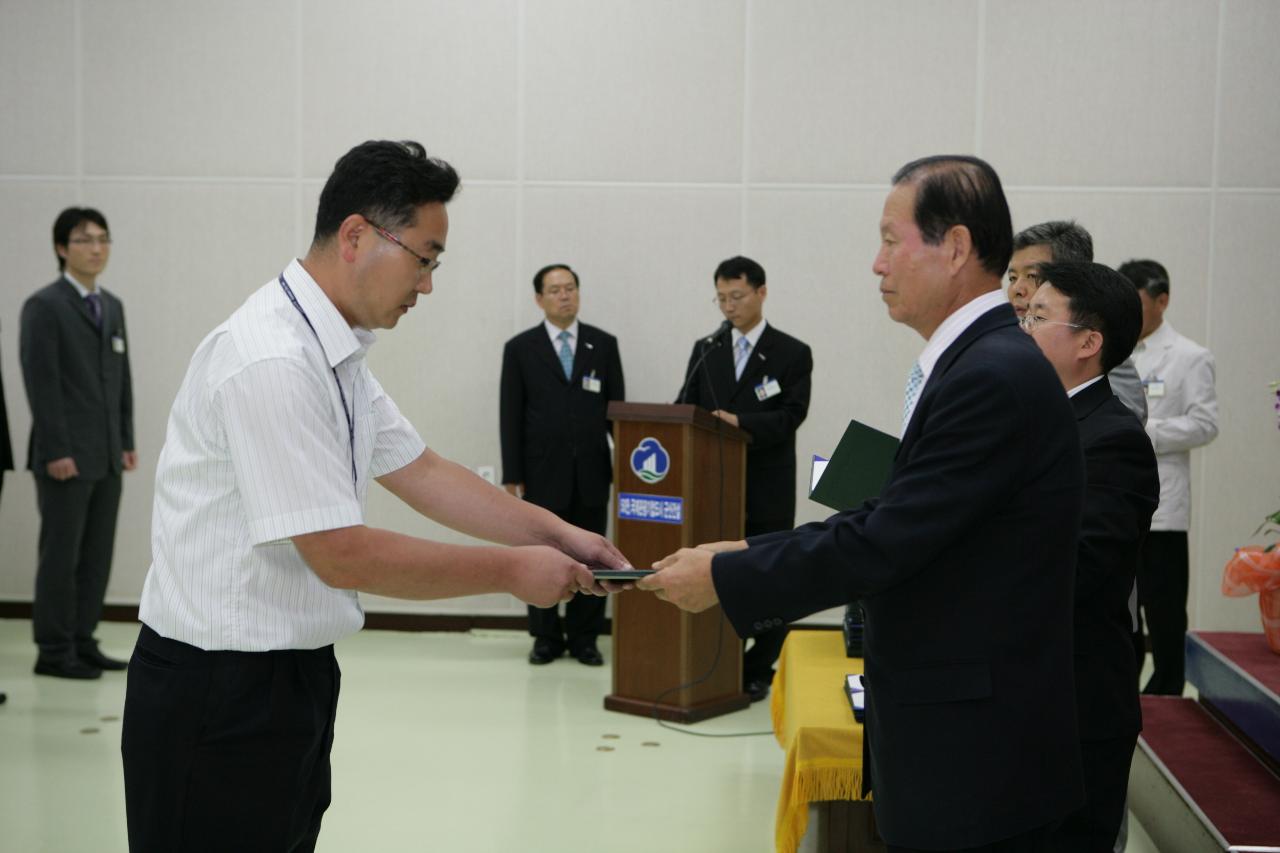 사령장을 교부하시는 문동신 시장님15