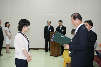 사령장을 교부하시는 문동신 시장님7