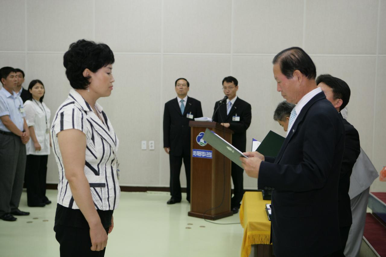 사령장을 교부하시는 문동신 시장님13