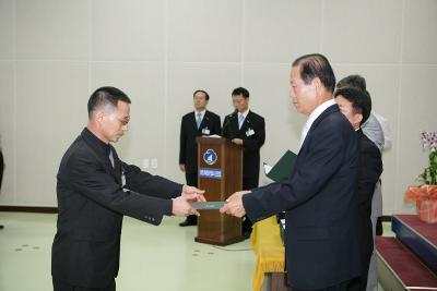 사령장을 교부하시는 문동신 시장님16