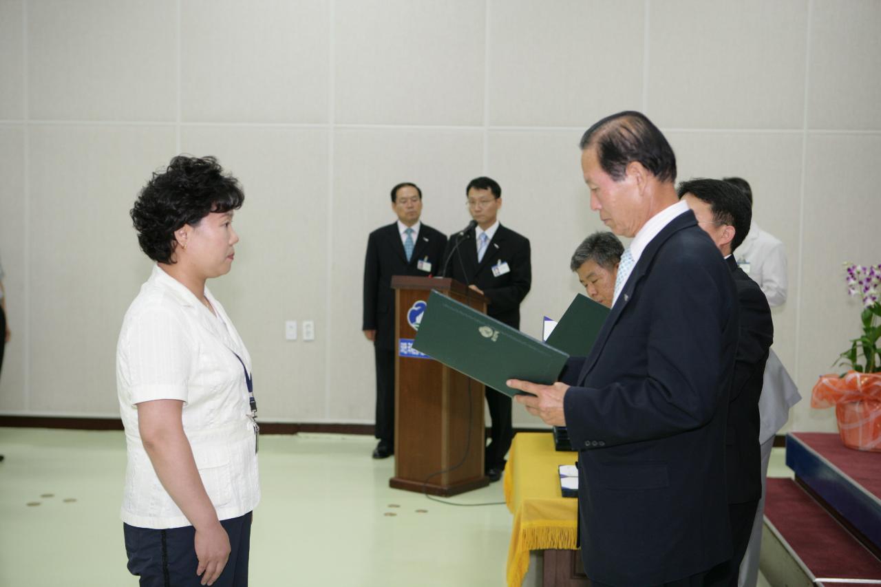 사령장을 교부하시는 문동신 시장님14