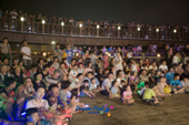 공연을 구경하는 시민들의 모습1사진(00015)