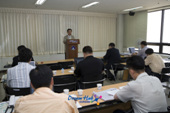 기자회견을 하는 강봉균 의원과 기자들의 모습1사진(00001)