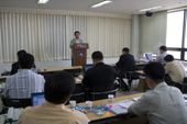 기자회견을 하는 강봉균 의원과 기자들의 모습2사진(00002)