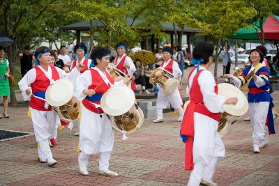 시민화합축제한마당에서 사물놀이 공연을 하고 계신 사물놀이패3