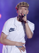 노래를 부르는 가수 다이나믹듀오 멤버의 모습2사진(00003)