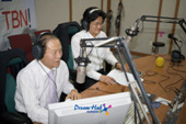 교통방송 일일DJ를 하시는 문동신 시장님과 메인DJ의 모습2사진(00002)