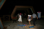저녁에 은파유원지 물빛다리 입구에 산책온 시민들의 모습1사진(00001)