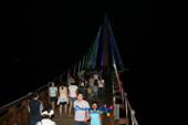 저녁에 불이 들어온 은파유원지 물빛다리로 산책나온 시민들의 모습2사진(00008)