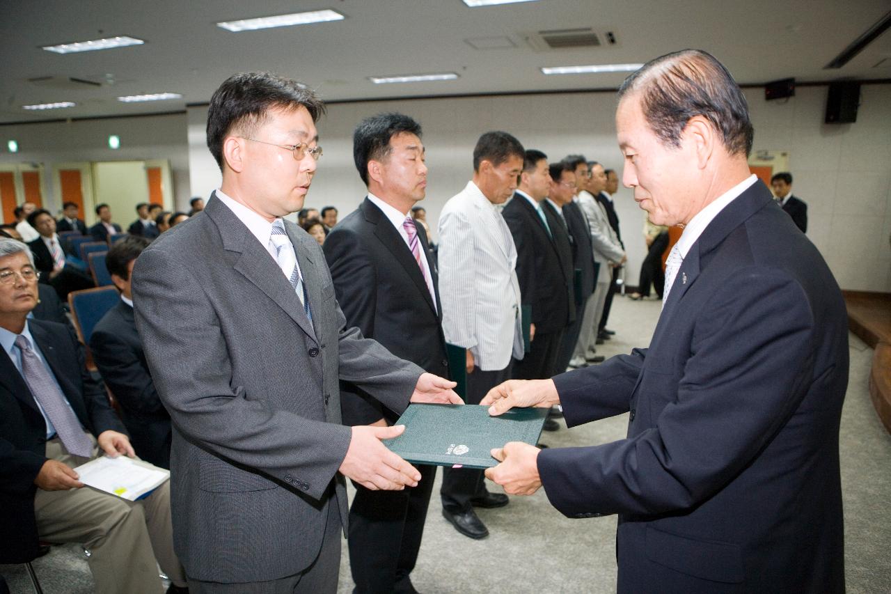 표창장을 수여하시는 문동신 시장님9