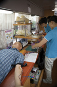 헌혈을 하시는 시민과 간호사의 모습1사진(00001)