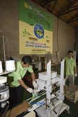 철새도래지쌀을 포장하는 직원들의 모습1사진(00011)