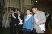 BUY전북 선정기업 공장을 시찰하시는 김완주 도지사님과 관련인사들1사진(00017)