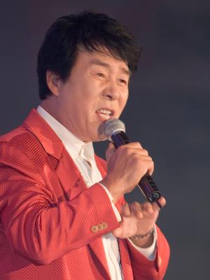 군산 시민의 날 축하공연 온 가수 송대관2