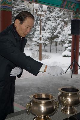 분향 하고 있는 문동신시장님2