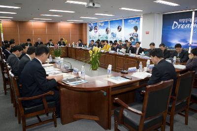 교육발전 진흥재단 협의회에 참석해 앉아계시는 시장님과 임원들6