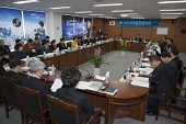 교육발전 진흥재단 협의회에 참석해 앉아계시는 시장님과 임원들2사진(00003)