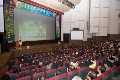 자리에 앉아 영상을 보고 계시는 신임 이통장들1