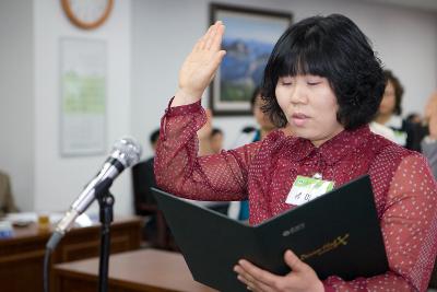 발대식에서 앞에 나와 선서하고 계시는 임원대표