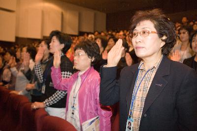 선서를 하고 있는 신임이통장들2