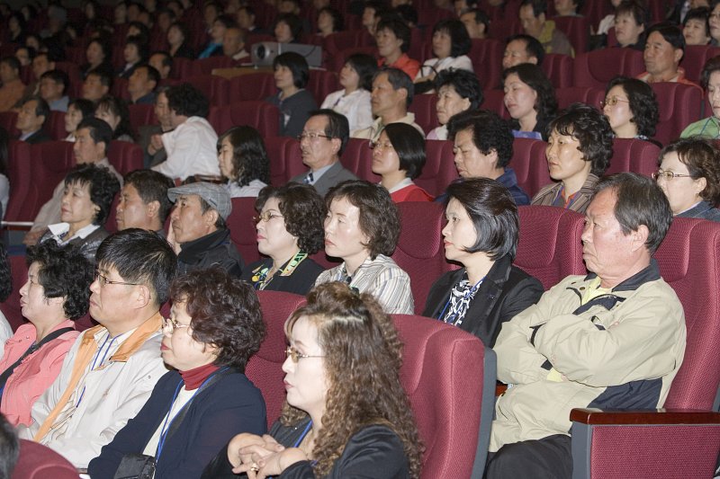 자리에 앉아 경청하고 계시는 신임이통장들