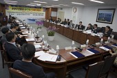 회의를 하고 있는 시장님과 임원들2사진(00004)