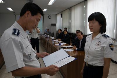 표창장을 수여하고 있는 경찰대표3