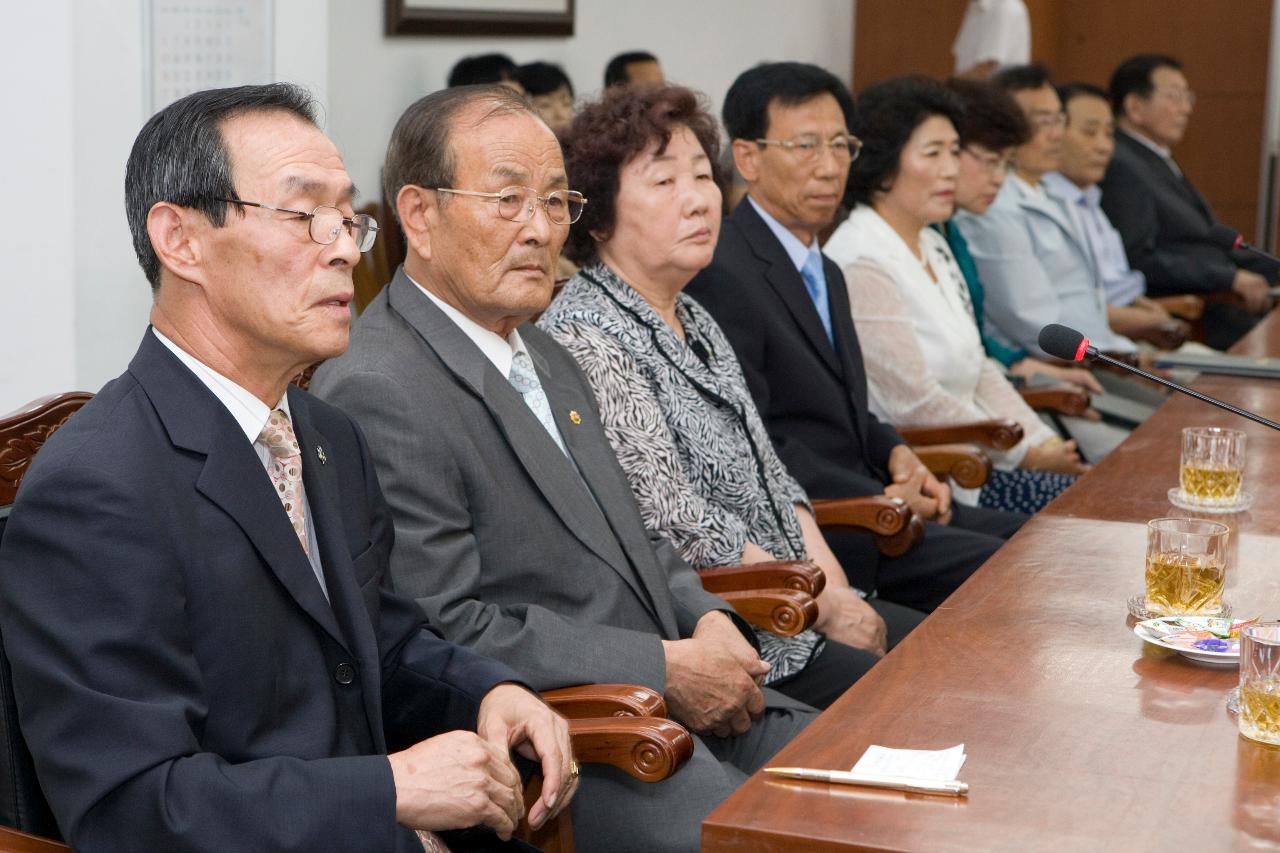 간담회에서 시장님께서 하는 말씀을 듣고 계신 보훈단체들1