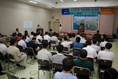 앞으로 나가 말씀하고 계신 시장님과 자리에 앉아 듣고 계신 부시장님과 관련인사들1