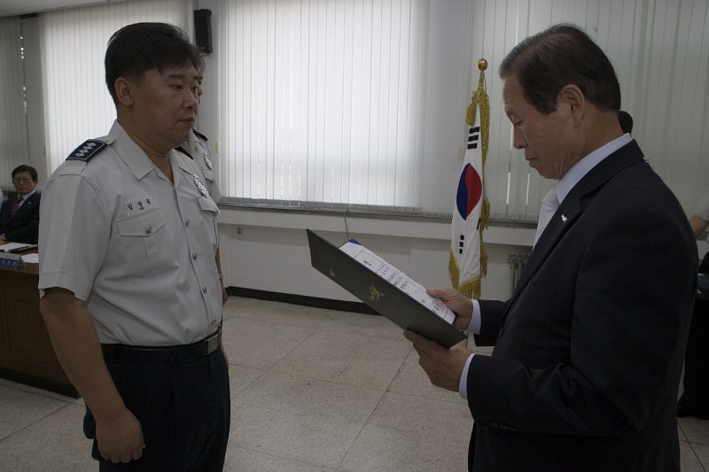 표창장을 수여하고 계신 시장님1