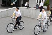시민들과 함계 자전거를 타고 있는 부시장님사진(00010)