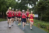 군산시청 마라톤 동우회 회원들이 유니폼을 입고 마라톤을 하고 있는 모습1사진(00001)