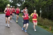 군산시청 마라톤 동우회 회원들이 유니폼을 입고 마라톤을 하고 있는 모습2사진(00002)