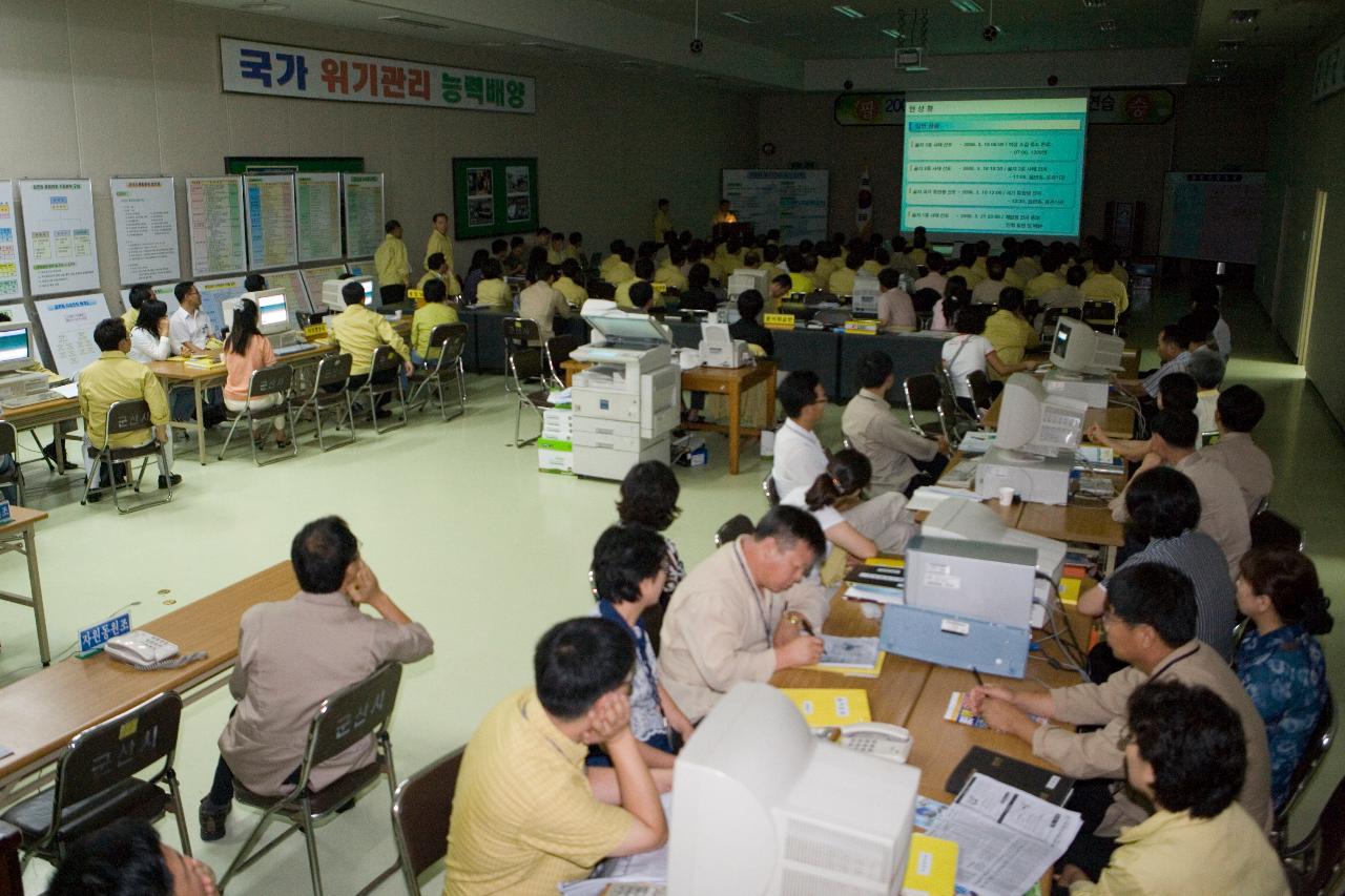 영상을 보고 있는 부시장님과 관련인사들3